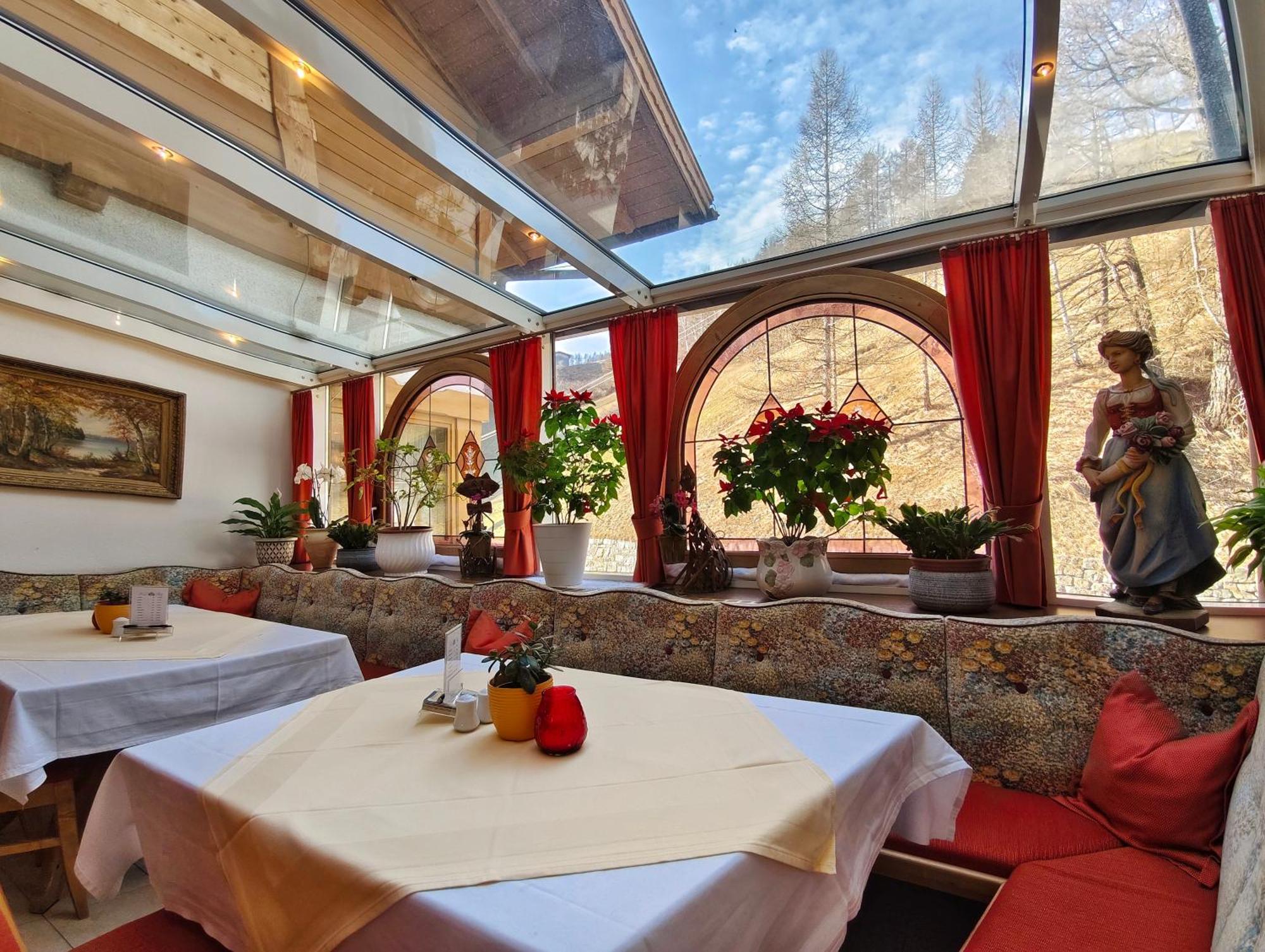 Hotel Stolz Matrei am Brenner Kültér fotó